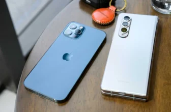 Foldable vs Traditional Phones