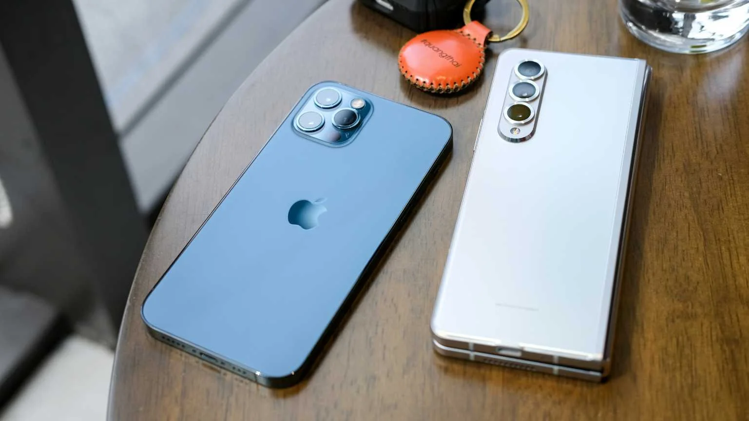 Foldable vs Traditional Phones